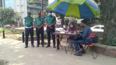 আজ ছুটির দিনে নগরীর বিভিন্ন স্থানে বিআরটিএ এর মোবাইল কোর্ট পরিচালনা