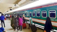 কমলাপুর রেলস্টেশনে কড়াকড়ি, চতুর্থ দিনেও স্বস্তির ঈদযাত্রা