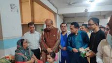 আনু মোহাম্মদকে দেখতে ঢামেক হাসপাতালে স্বাস্থ্যমন্ত্রী