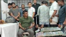 পাবনায় ব্যাগভর্তি টাকাসহ উপজেলা চেয়ারম্যান প্রার্থী আটক