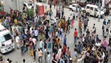 ফের রাস্তায় অটোরিকশা চালকরা, তীব্র যানজট