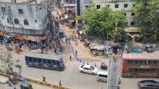 দলে যাচ্ছে মোহাম্মদপুরের বাসস্ট্যান্ডের চিত্র