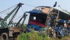 চৌদ্দগ্রামে বাস খাদে পড়ে নিহত ৫