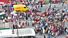 কুড়িলে পোশাক শ্রমিকদের অবরোধ, তীব্র যানজট