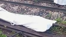 ট্রেনের নিচে ঝাঁপ দিয়ে কলেজ ছাত্রীর আত্মহত্যা