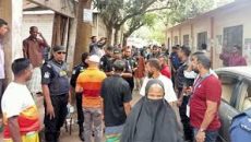 রাজশাহীর দুর্গাপুরে ভোটকেন্দ্র দখল নিয়ে সংঘর্ষ, আহত ১০