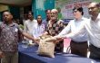 মাগুরায় কৃষকের মাঝে বিনামূল্যে বীজ ও সার বিতরণ 