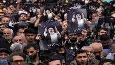 ইরানের সদ্যপ্রয়াত প্রেসিডেন্টের জানাজায় লাখো মানুষের ঢল