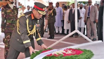 বঙ্গবন্ধুর সমাধিতে নবনিযুক্ত সেনাবাহিনী প্রধানের শ্রদ্ধা