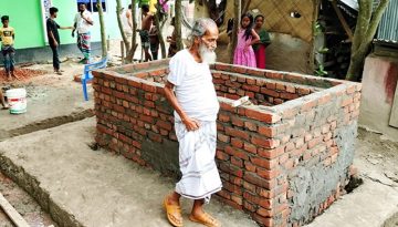 জীবিত থাকতেই কবর খুঁড়ে মৃত্যুর অপেক্ষায় হানিফ