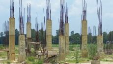 উল্লাপাড়া মডেল মসজিদ ভবনের নির্মাণ কাজ বন্ধ
