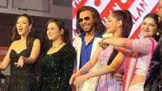 র‌্যাম্পে পাঁচ নায়িকার সঙ্গে হাঁটলেন শাকিব খান