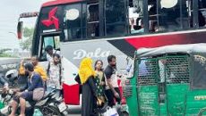 ছুটি শেষে কেউ রাজধানীতে ফিরছে কর্মজীবী মানুষ