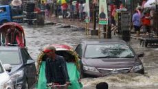 অবিরাম বৃষ্টিতে রাজধানীবাসীর ভোগান্তি