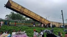 ভারতে যাত্রীবাহী ট্রেনে মালগাড়ির ধাক্কায় নিহত ১৫, আহত ৬০