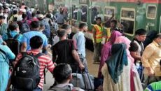 ভোগান্তি না থাকলেও কমলাপুরে ঘরমুখী মানুষের ভিড়