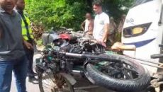 বাগেরহাটে বাসচাপায় বাবা-ছেলের মৃত্যু, মা আহত