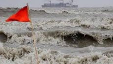 চার সমুদ্রবন্দরে ৩ নম্বর সতর্ক সংকেত