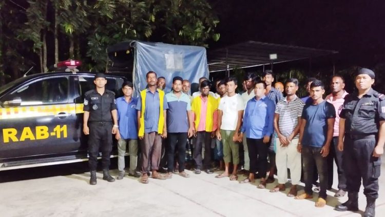 নোয়াখালীতে পরিবহনে স্টিকার-রশিদ দিয়ে চাঁদাবাজি, গ্রেপ্তার ৩৪