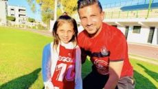 ইসরায়েলি বিমান হামলায় স্ত্রী-সন্তানসহ ফিলিস্তিনি ফুটবলার নিহত