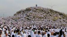 আরাফাতের পথে হজযাত্রীদের ঢল
