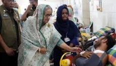 সহিংসতায় আহতদের দেখতে পঙ্গু হাসপাতালে গেলেন প্রধানমন্ত্রী