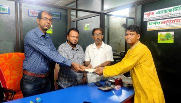 পটুয়াখালী জার্নালিস্ট ফোরামের পক্ষ থেকে চিকিৎসা সহয়তা প্রদান