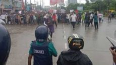 গণমিছিলে হামলা-সংঘর্ষে পুলিশসহ নিহত ২