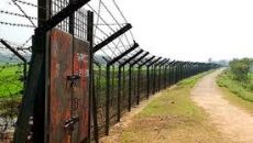 ভারতে প্রবেশের সময় সীমান্তে আটক ৪