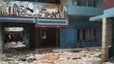 থানায় নেই পুলিশ, পোড়া ভবনের সামনে দগ্ধ গাড়ি