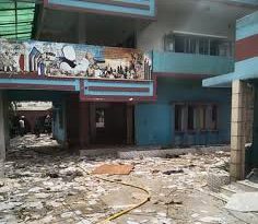 থানায় নেই পুলিশ, পোড়া ভবনের সামনে দগ্ধ গাড়ি