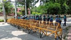 মন্ত্রী পাড়ায় ব্যারিকেড ভেঙে ঢোকার চেষ্টা আন্দোলনকারীদের