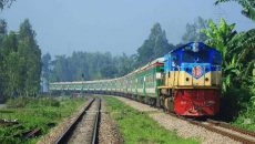সাত ঘণ্টা পর ঢাকার সঙ্গে উত্তরবঙ্গের ট্রেন চলাচল স্বাভাবিক