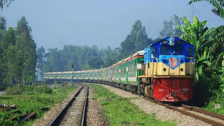 সাত ঘণ্টা পর ঢাকার সঙ্গে উত্তরবঙ্গের ট্রেন চলাচল স্বাভাবিক