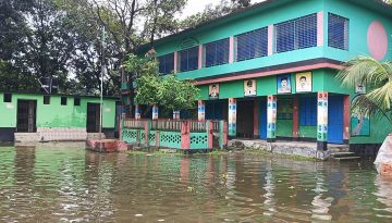 অর্ধ কিলোমিটার রেললাইনে পানি, ১৯টি প্রাথমিক বিদ্যালয়ের কার্যক্রম বন্ধ