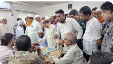 সিদ্ধিরগঞ্জে প্রি-পেইড মিটার বাতিল চেয়ে গ্রাহকদের বিক্ষোভ