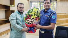 সিদ্ধিরগঞ্জ থানার নবাগত ওসি আল মামুনকে ফুলেল শুভেচ্ছা