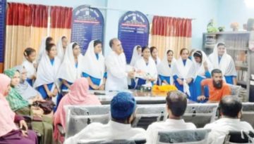 মতলবে পদত্যাগ করানো প্রধান শিক্ষককে বিদ্যালয়ে ফেরালেন শিক্ষার্থীরা