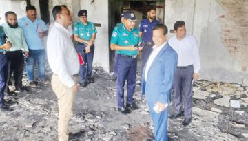 ক্ষতিগ্রস্ত নগর ভবন পরিদর্শনে রাসিক প্রশাসক ও পুলিশ কমিশনার