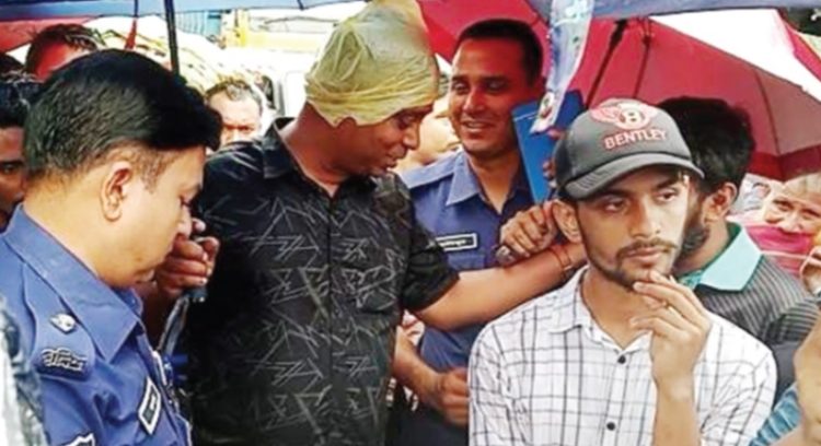 অধ্যক্ষ নিয়োগের দাবিতে বঙ্গবন্ধু টেক্সটাইল ইঞ্জিনিয়ারিং কলেজের শিক্ষার্থীদের মহাসড়ক অবরোধ