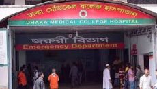 গভীর রাতে ঢাকা মেডিকেলে হামলায় আহত ৫, আটক ৪