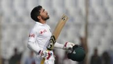 কানপুর টেস্ট: মুমিনুলের ব্যাটে দুর্দান্ত সেঞ্চুরি