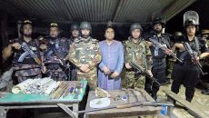 কক্সবাজারে যৌথ বাহিনীর অভিযানে অস্ত্র উদ্ধার : পৌর কাউন্সিলর আটক