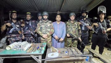 কক্সবাজারে যৌথ বাহিনীর অভিযানে অস্ত্র উদ্ধার : পৌর কাউন্সিলর আটক