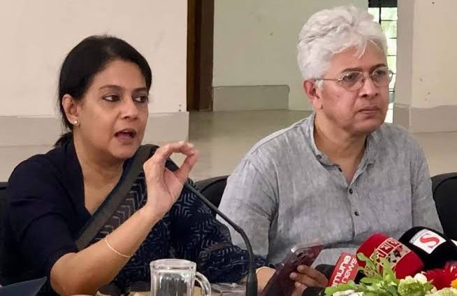 রহমান খানও দখলদারদের বিরুদ্ধে কঠোর ব্যবস্থা নেওয়ার কথা বলেন। তিনি হুঁশিয়ারি দিয়ে বলেন, বিলের জমিতে কোনো আবাসন গড়ে উঠতে দেওয়া হবে না এবং অবৈধ ভূমিদস্যুদের হাত থেকে বিলকে রক্ষা করতে হবে। এর আগে সকালে শ্রীনগর উপজেলা পরিষদে আড়িয়াল বিল সম্পর্কিত উপস্থাপনা ও ব্রিফিংয়ে অংশ নিয়ে সরকারের বিভিন্ন প্রতিষ্ঠানের কর্তাব্যক্তি ও স্থানীয় বিভিন্ন শ্রেণি-পেশার মানুষের কথা শোনেন সরকারের এই দুই উপদেষ্টা।
