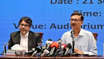 ৫৭ জনের বহর নিয়ে নিউইয়র্ক যাচ্ছেন প্রধান উপদেষ্টা