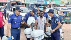 চাঁদপুর শহরে যানজট নিরসনে ট্রাফিক পুলিশের অভিযান শুরু