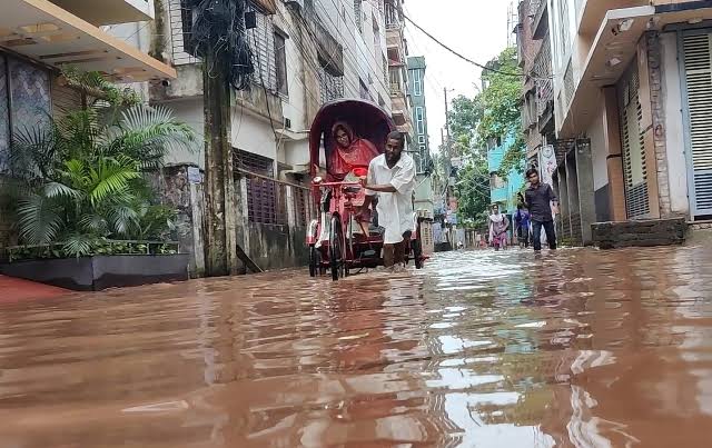 পানিতে তলিয়েছে বরিশাল