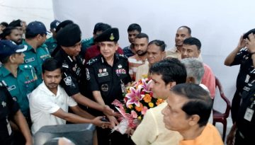 দুর্গাপূজা উপলক্ষ্যে নিরাপত্তা ব্যবস্থা পরিদর্শনে র‍্যাবের মহাপরিচালক