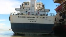 বসুন্ধরার ট্যাংকারের সাহায্যে রক্ষা পেল ১১ হাজার মেট্রিক টন তেল